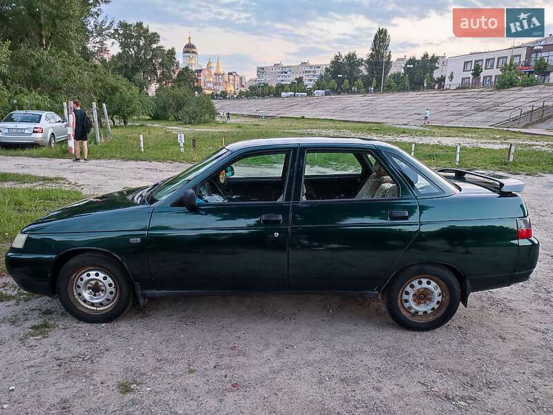 Седан ВАЗ / Lada 2110 2004 в Киеве