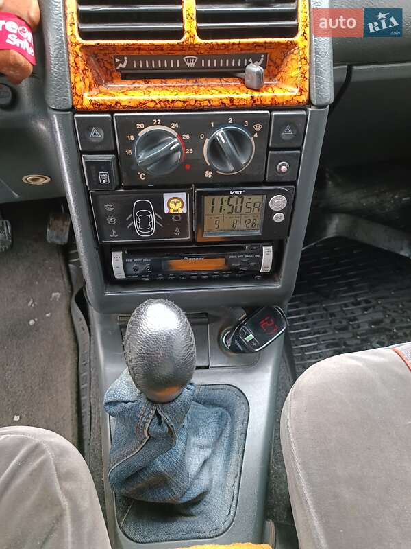 Седан ВАЗ / Lada 2110 2005 в Каневе