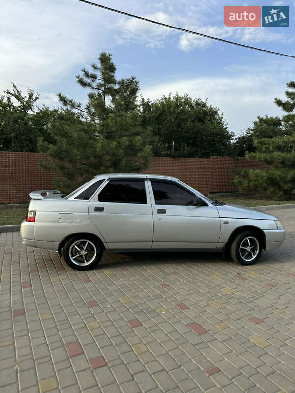 Седан ВАЗ / Lada 2110 2003 в Измаиле
