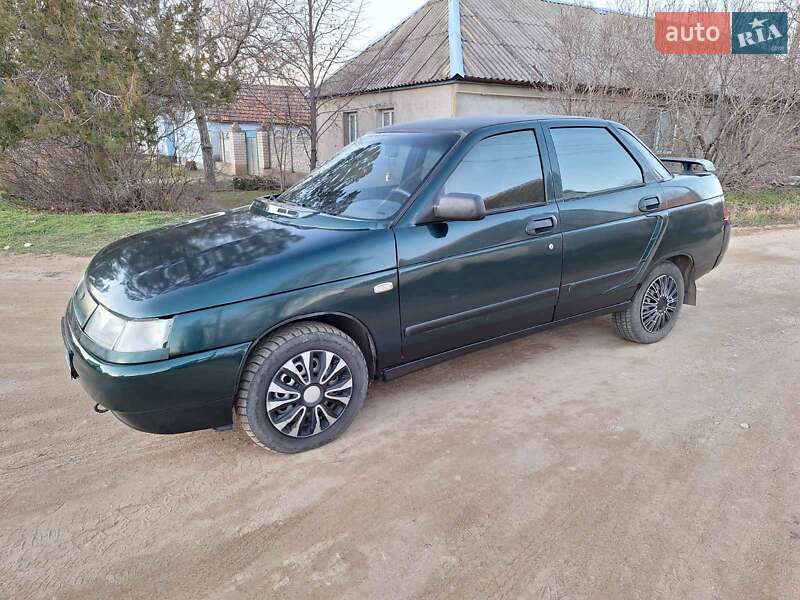 Седан ВАЗ / Lada 2110 2004 в Николаеве