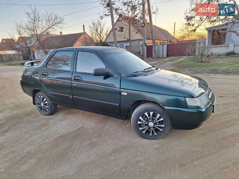 Седан ВАЗ / Lada 2110 2004 в Николаеве