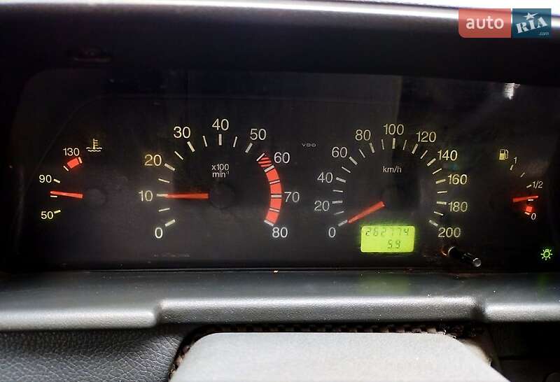 Седан ВАЗ / Lada 2110 2000 в Змиеве