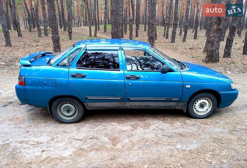 Седан ВАЗ / Lada 2110 2000 в Змиеве
