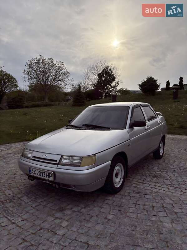 Седан ВАЗ 2110 2002 в 