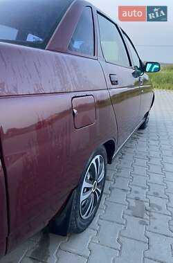 Седан ВАЗ 2110 2004 в 