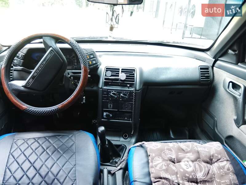 Седан ВАЗ / Lada 2110 2002 в Киеве