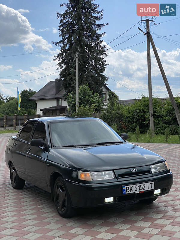 Седан ВАЗ / Lada 2110 2002 в Ровно