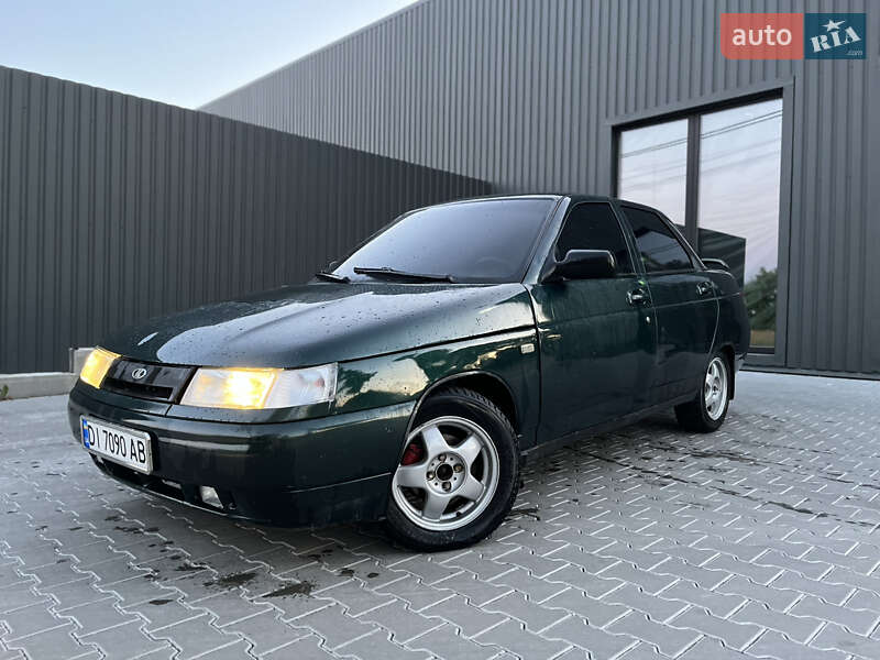 Седан ВАЗ 2110 2004 в 