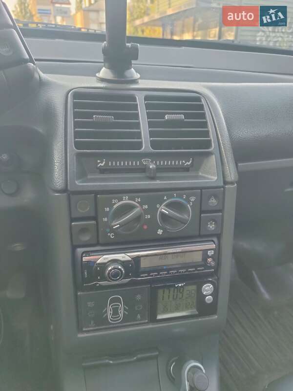 Седан ВАЗ / Lada 2110 2002 в Киеве