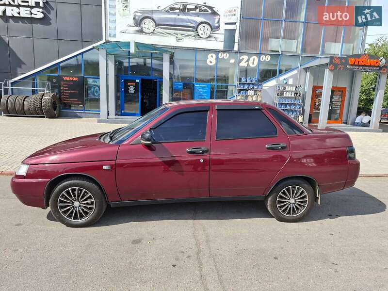 Седан ВАЗ / Lada 2110 2004 в Николаеве