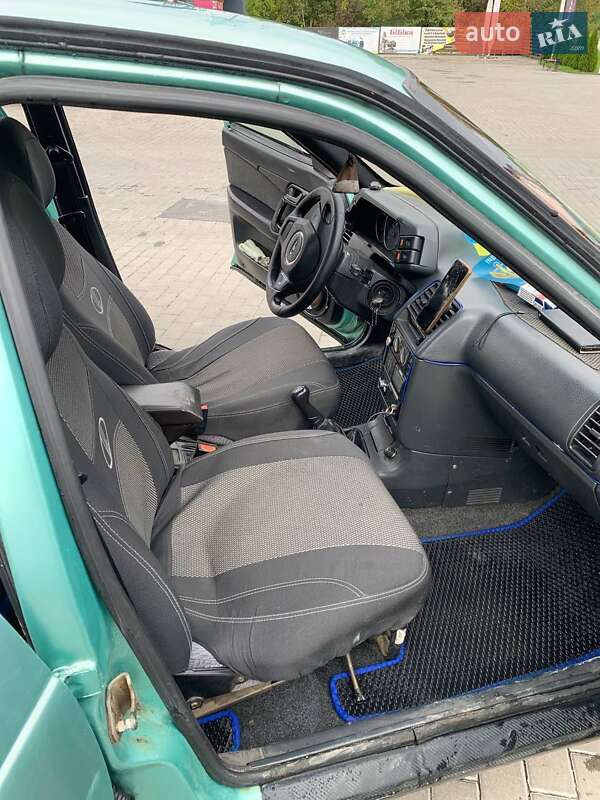 Седан ВАЗ / Lada 2110 2003 в Кам'янець-Подільському фото 2 Седан ВАЗ / Lada 2110 2003 в Кам'янець-Подільському