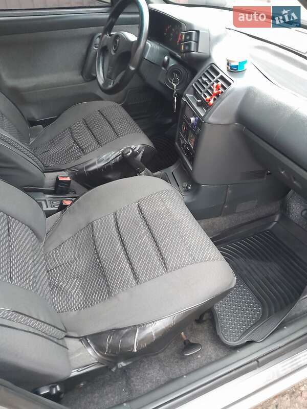 Седан ВАЗ / Lada 2110 2005 в Чугуеве фото 11 Седан ВАЗ / Lada 2110 2005 в Чугуеве