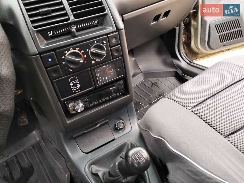 Седан ВАЗ / Lada 2110 2006 в Николаеве