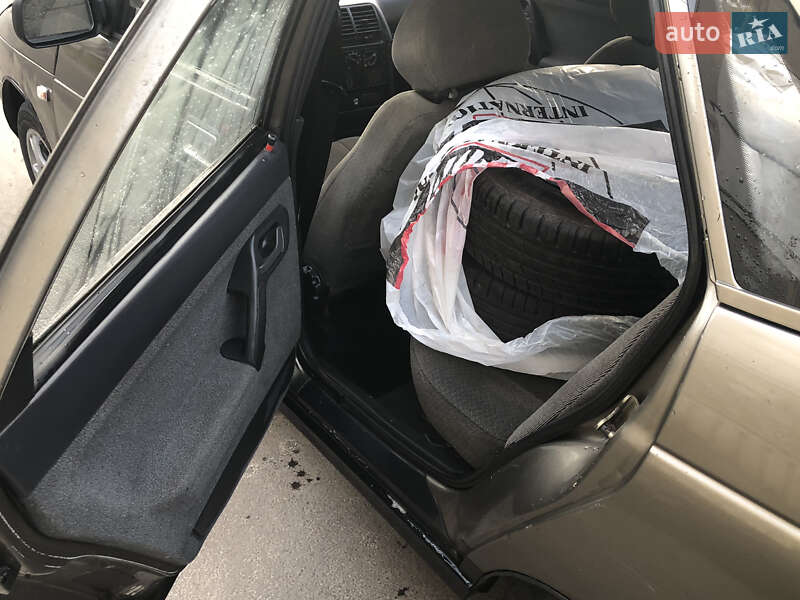 Седан ВАЗ / Lada 2110 2001 в Умани