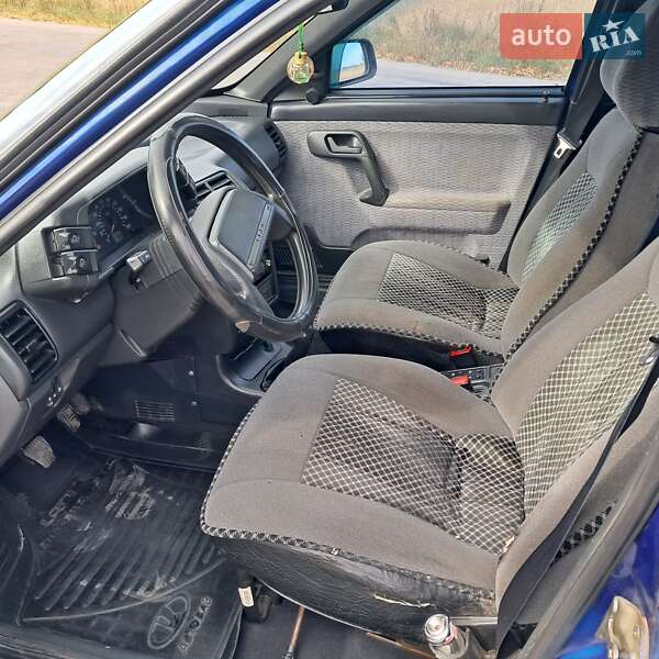 Универсал ВАЗ / Lada 2111 2002 в Звягеле