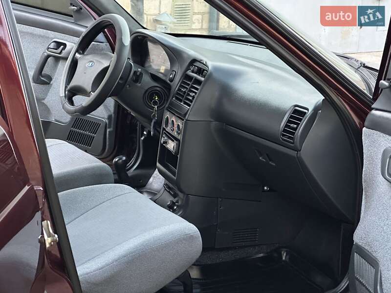 Универсал ВАЗ / Lada 2111 2008 в Николаеве фото 23 Универсал ВАЗ / Lada 2111 2008 в Николаеве