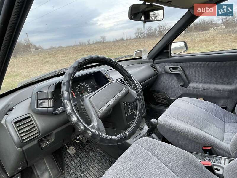 Хетчбек ВАЗ / Lada 2112 2002 в Черкасах фото 11 Хетчбек ВАЗ / Lada 2112 2002 в Черкасах