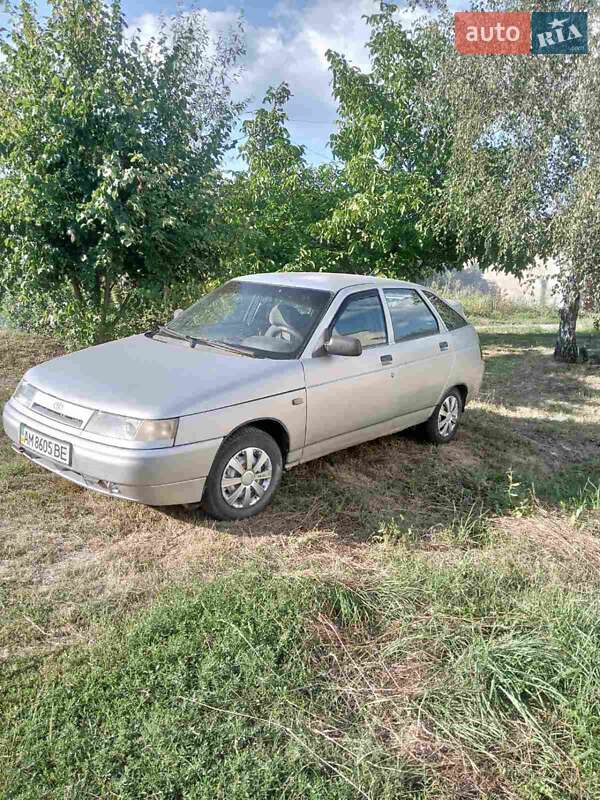 Хэтчбек ВАЗ / Lada 2112 2002 в Звягеле фото 2 Хэтчбек ВАЗ / Lada 2112 2002 в Звягеле