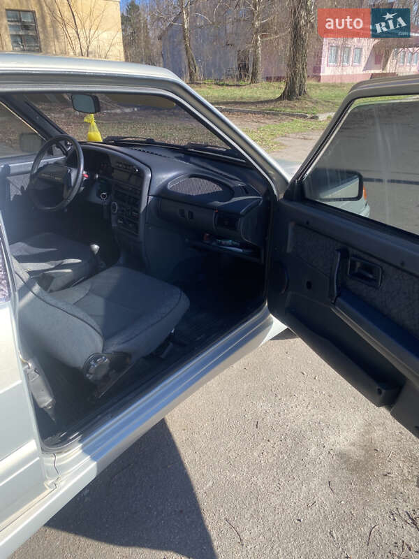 Хэтчбек ВАЗ / Lada 2113 Samara 2005 в Емильчине фото 5 Хэтчбек ВАЗ / Lada 2113 Samara 2005 в Емильчине