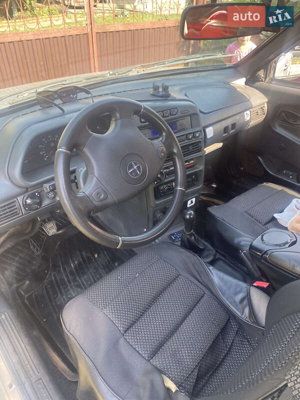 Хэтчбек ВАЗ / Lada 2114 Samara 2004 в Черновцах