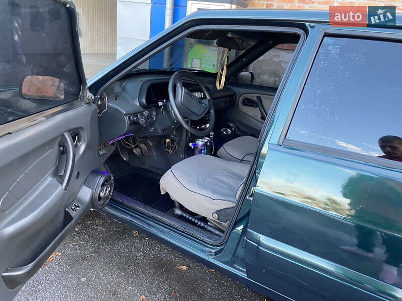 Хетчбек ВАЗ / Lada 2114 Samara 2004 в Гребінці