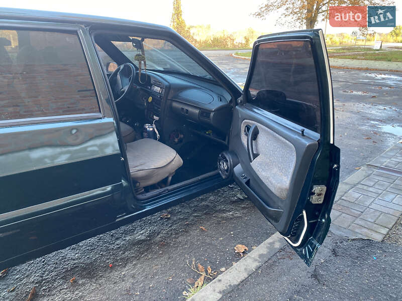 Хетчбек ВАЗ / Lada 2114 Samara 2004 в Гребінці