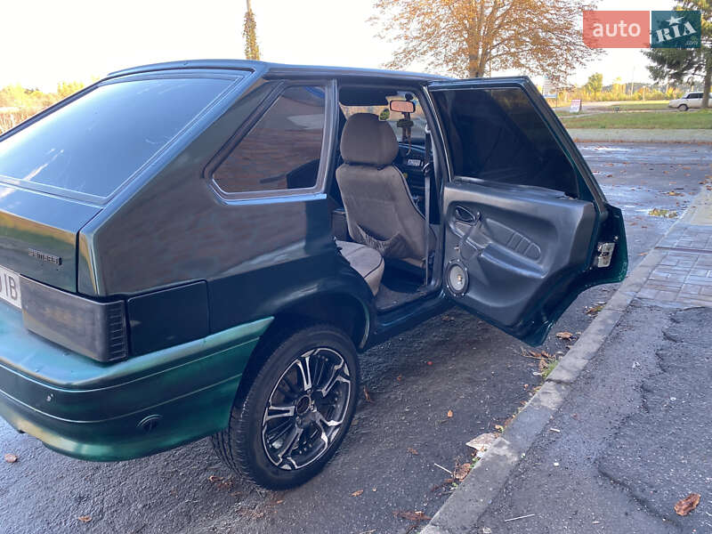 Хетчбек ВАЗ / Lada 2114 Samara 2004 в Гребінці