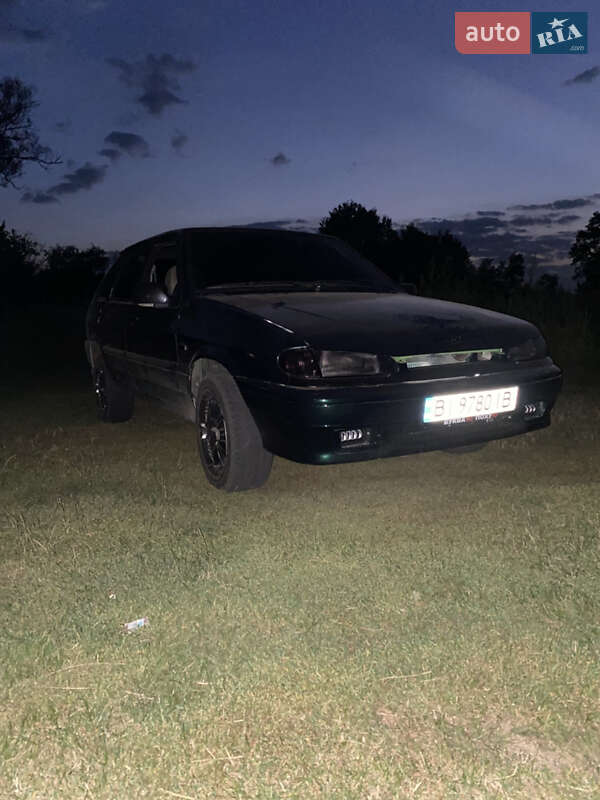 Хетчбек ВАЗ / Lada 2114 Samara 2004 в Гребінці