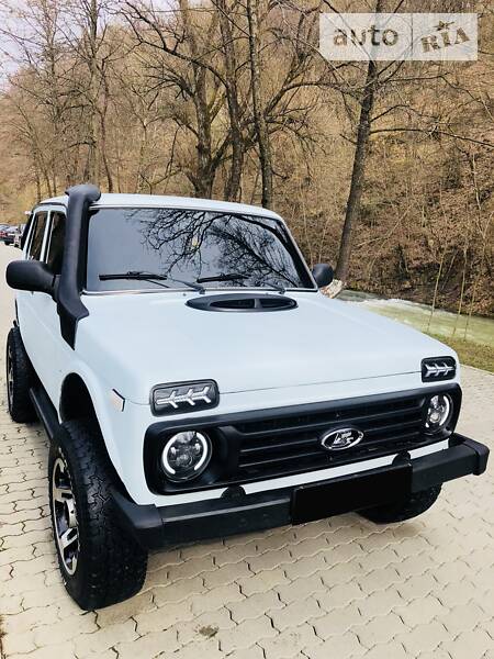 Позашляховик / Кросовер ВАЗ / Lada 2121 Нива 2008 в Сваляві