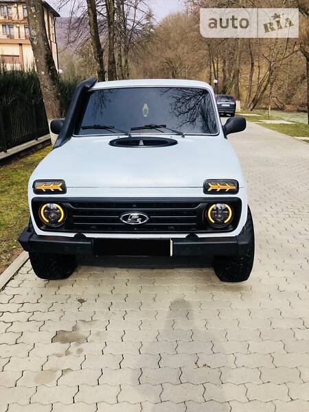 Позашляховик / Кросовер ВАЗ / Lada 2121 Нива 2008 в Сваляві