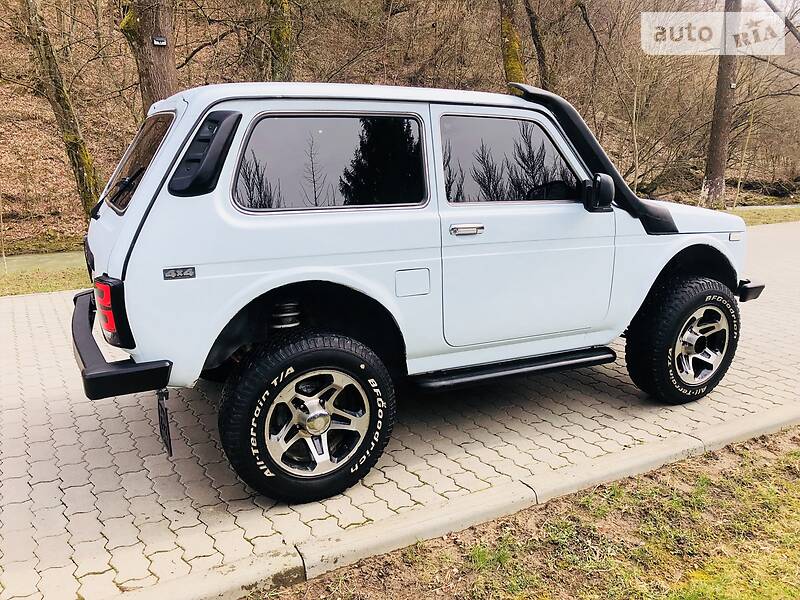 Позашляховик / Кросовер ВАЗ / Lada 2121 Нива 2008 в Сваляві