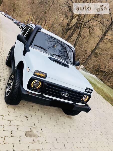 Позашляховик / Кросовер ВАЗ / Lada 2121 Нива 2008 в Сваляві