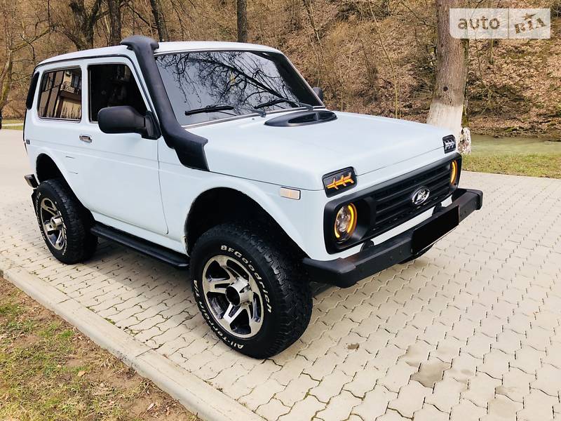 Позашляховик / Кросовер ВАЗ / Lada 2121 Нива 2008 в Сваляві