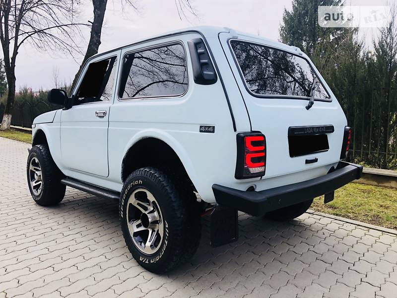 Позашляховик / Кросовер ВАЗ / Lada 2121 Нива 2008 в Сваляві