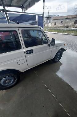 Позашляховик / Кросовер ВАЗ / Lada 2121 Нива 1991 в Бурштині