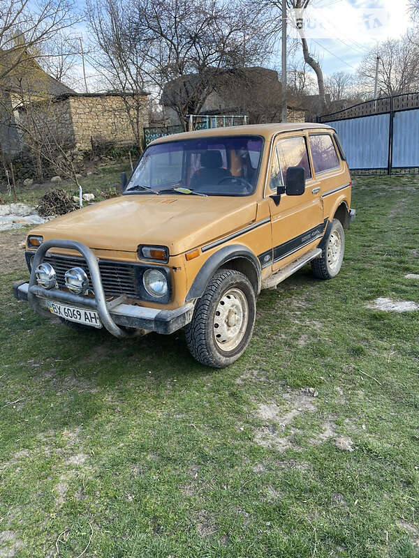 Внедорожник / Кроссовер ВАЗ / Lada 2121 Нива 1982 в Новой Ушице
