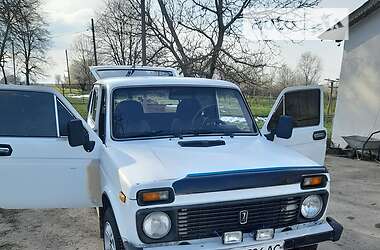 Позашляховик / Кросовер ВАЗ / Lada 2121 Нива 1994 в Чернівцях