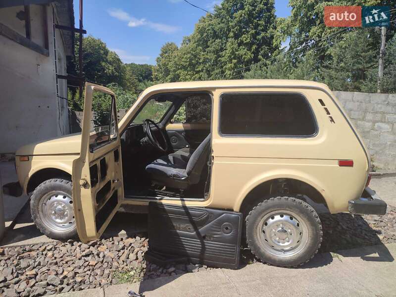 Седан ВАЗ / Lada 2121 Нива 1979 в Виноградові