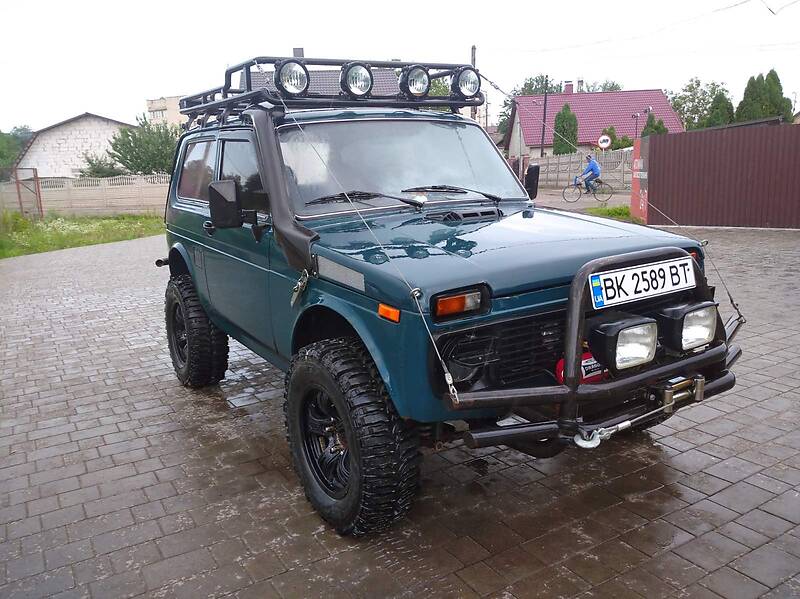 Внедорожник / Кроссовер ВАЗ / Lada 21213 Niva 2001 в Остроге