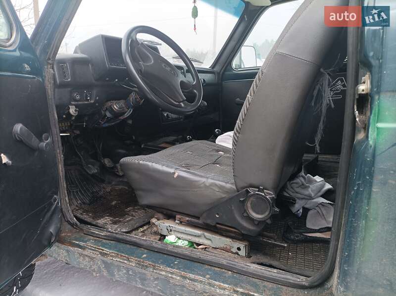Хэтчбек ВАЗ / Lada 21213 Niva 2004 в Сновске