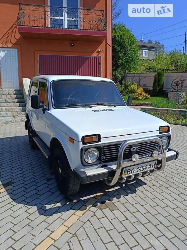 Позашляховик / Кросовер ВАЗ / Lada 21213 Niva 1998 в Борщеві