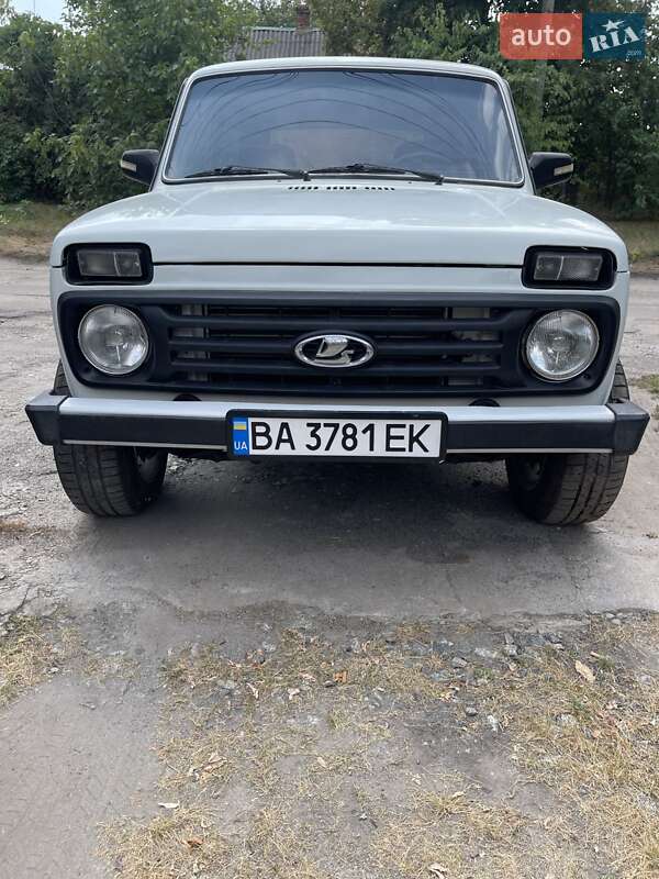 Позашляховик / Кросовер ВАЗ / Lada 21213 Niva 2003 в Новгородці