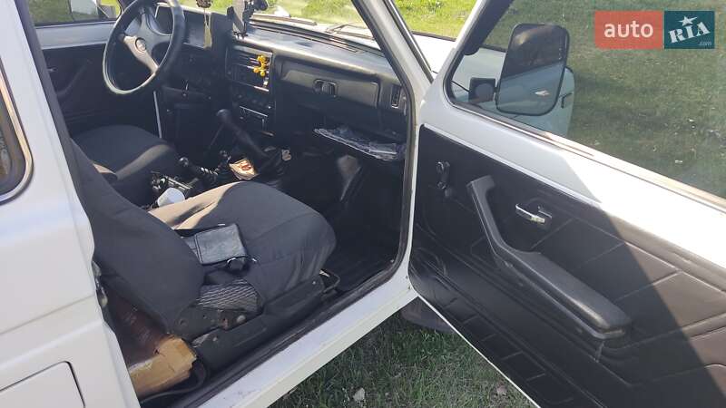 Внедорожник / Кроссовер ВАЗ / Lada 21213 Niva 2003 в Петрове фото 7 Внедорожник / Кроссовер ВАЗ / Lada 21213 Niva 2003 в Петрове