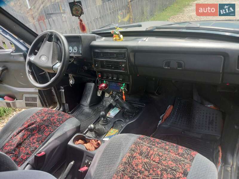 Внедорожник / Кроссовер ВАЗ / Lada 21213 Niva 2005 в Путиле