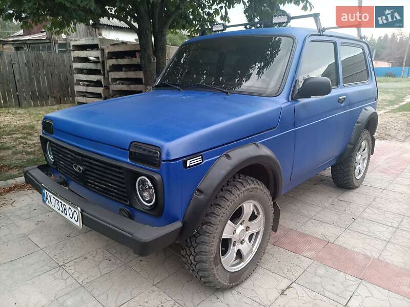 Внедорожник / Кроссовер ВАЗ / Lada 21213 Niva 2004 в Изюме