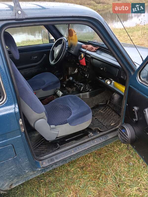 Внедорожник / Кроссовер ВАЗ / Lada 21213 Niva 2002 в Новгород-Северском