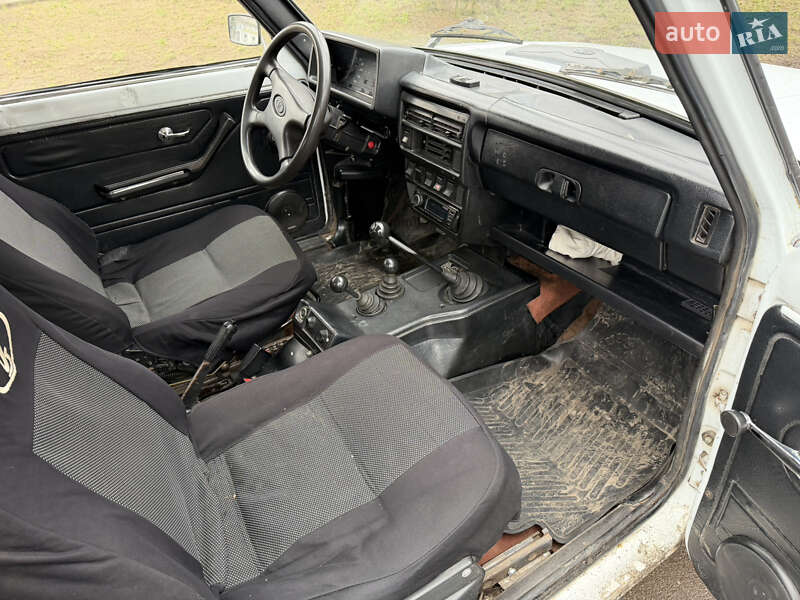 Внедорожник / Кроссовер ВАЗ / Lada 21213 Niva 2003 в Ромнах