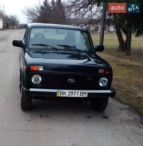 Позашляховик / Кросовер ВАЗ / Lada 21214 / 4x4 2014 в Рівному