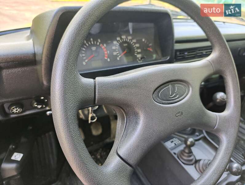 Внедорожник / Кроссовер ВАЗ / Lada 21214 / 4x4 2016 в Хмельнике