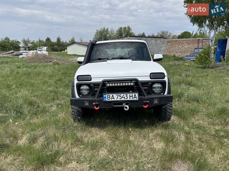 Позашляховик / Кросовер ВАЗ / Lada 21214 / 4x4 2008 в Умані